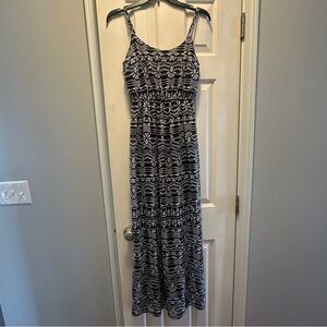 Forever 21 Black and White Geometric Maxi Dress